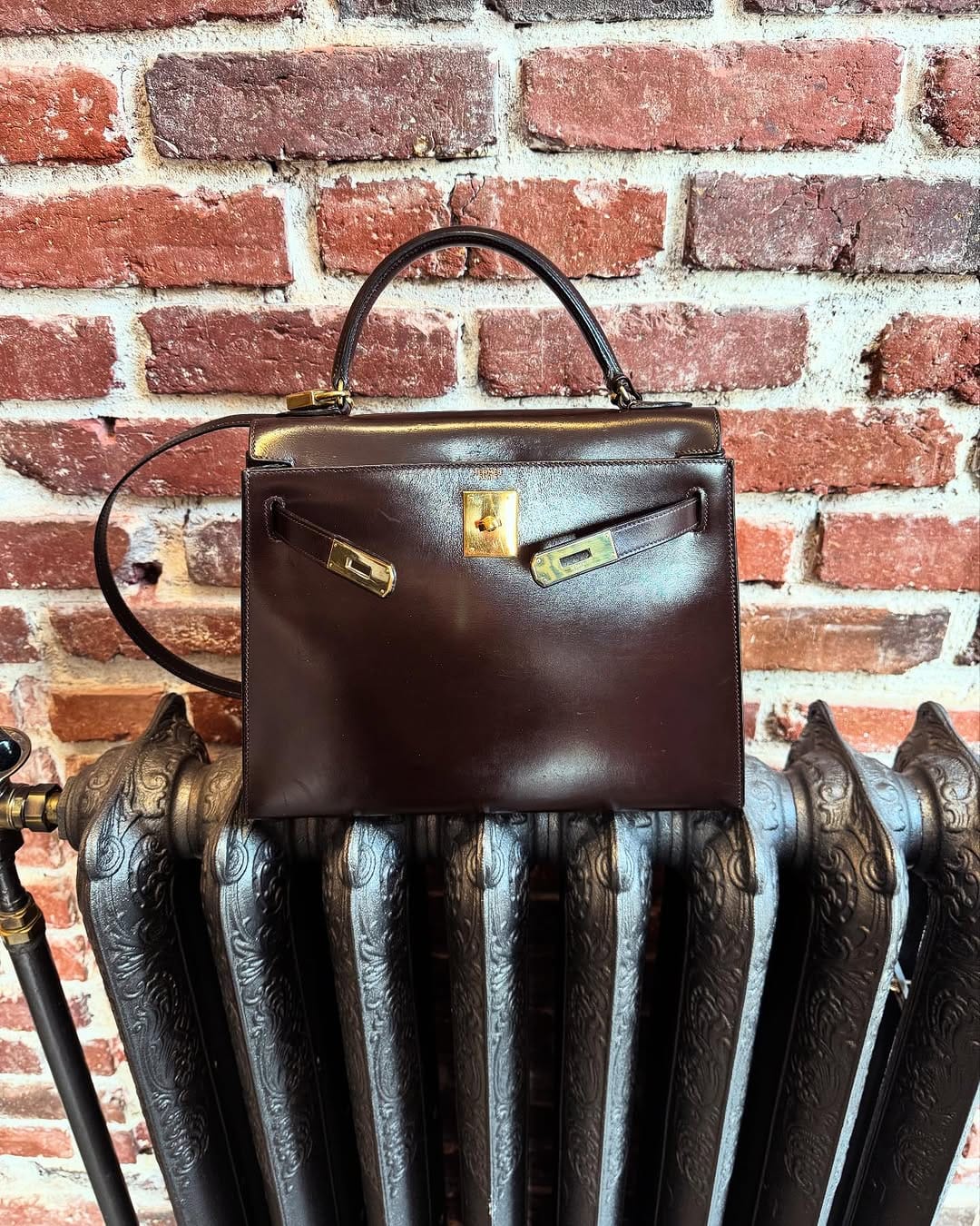 Post 4 by HK VINTAGE on Instagram (carousel)