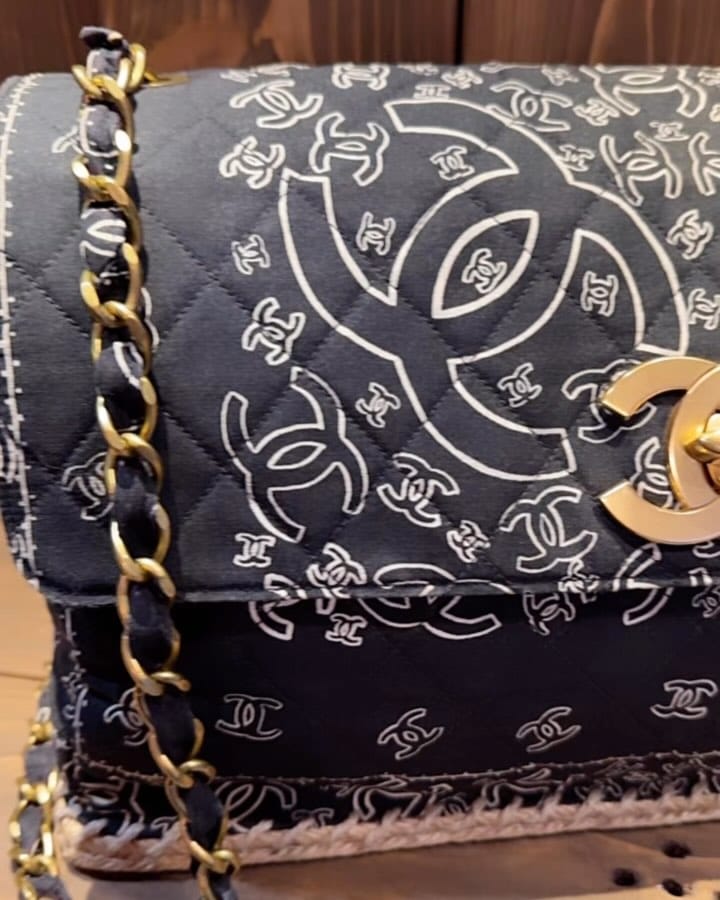 Post 10 by HK VINTAGE on Instagram (carousel)
