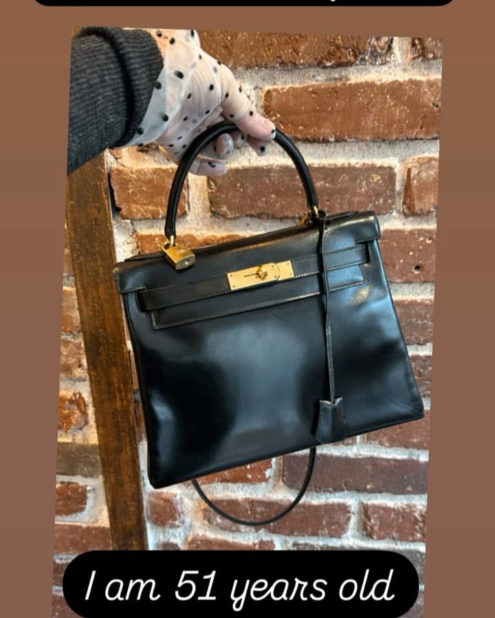 Post 9 by HK VINTAGE on Instagram (carousel)