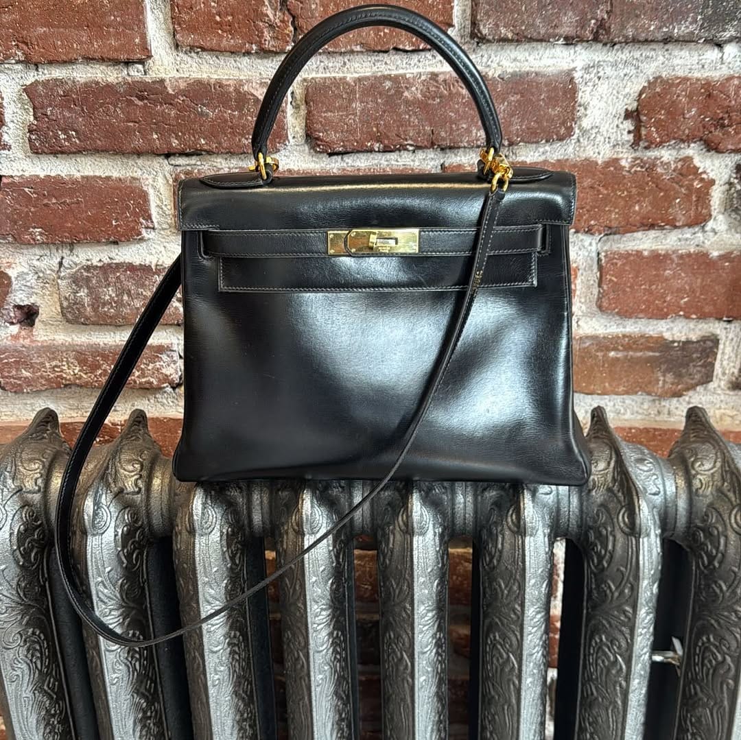 Post 3 by HK VINTAGE on Instagram (carousel)