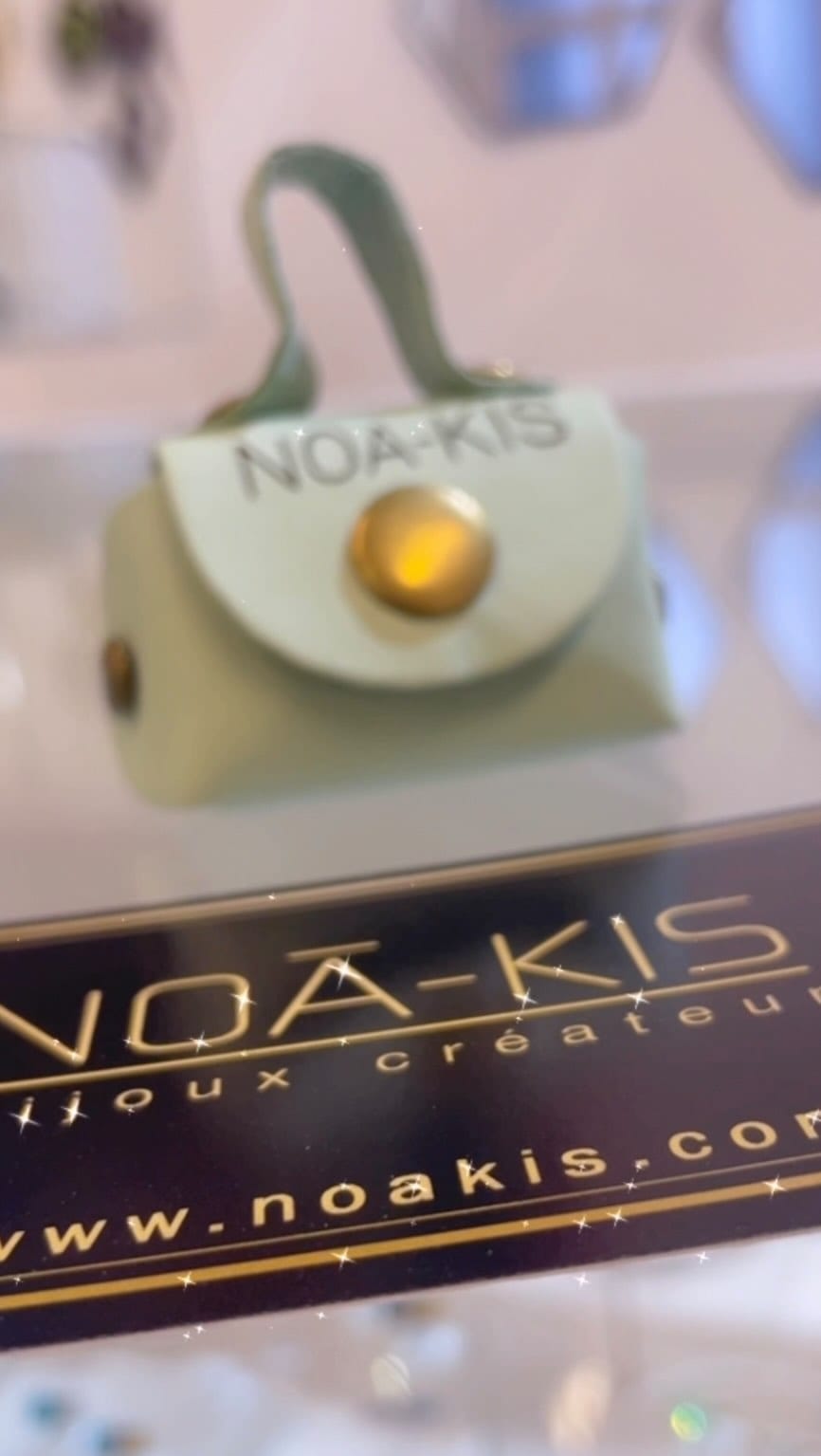 Post 9 by NOĀ-KIS  Bijoux Officiel on Instagram (video)