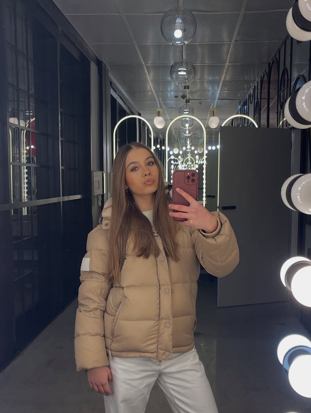 Post 4 by Nadia Erika Rita Borczyńska on Instagram (carousel)