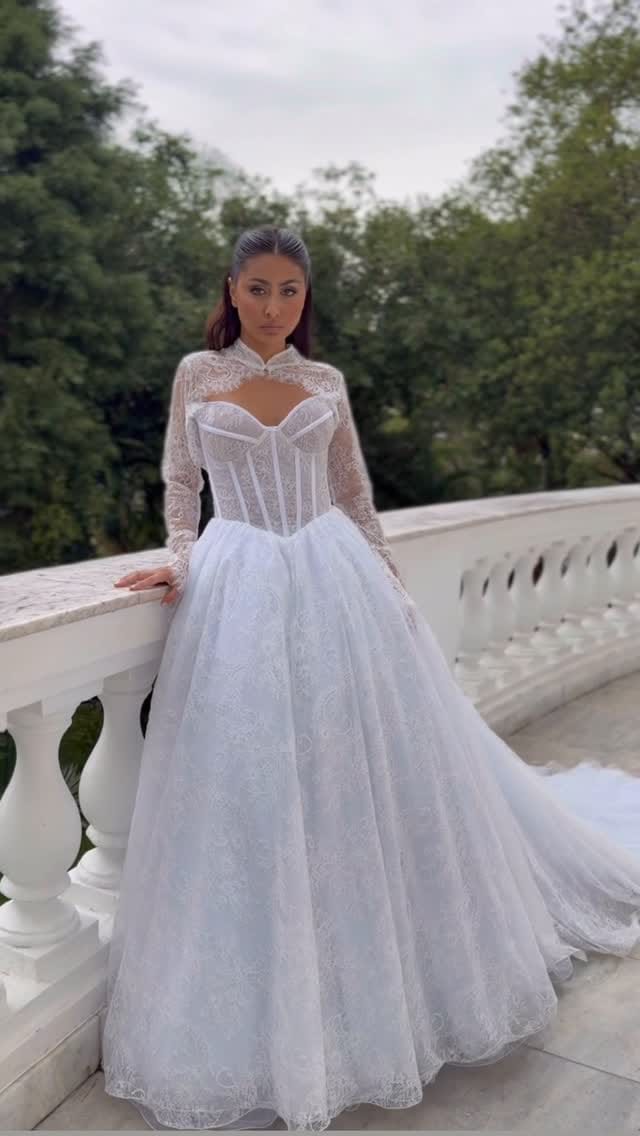 Post 4 by SILVIA DANIELE | VESTIDOS DE NOIVA on Instagram (video)