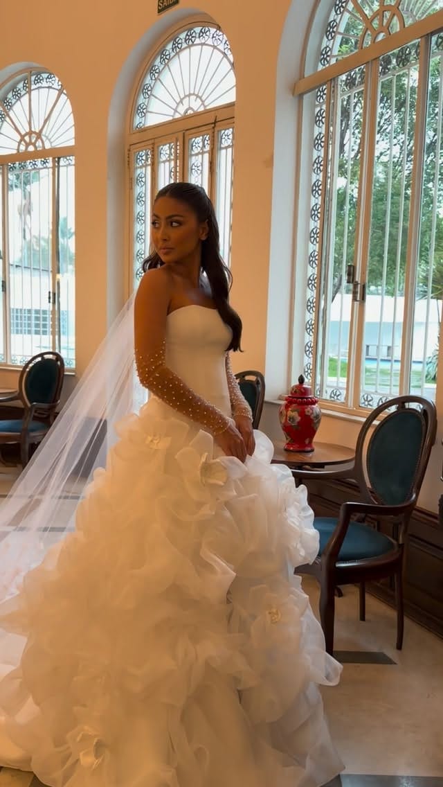 Post 7 by SILVIA DANIELE | VESTIDOS DE NOIVA on Instagram (video)