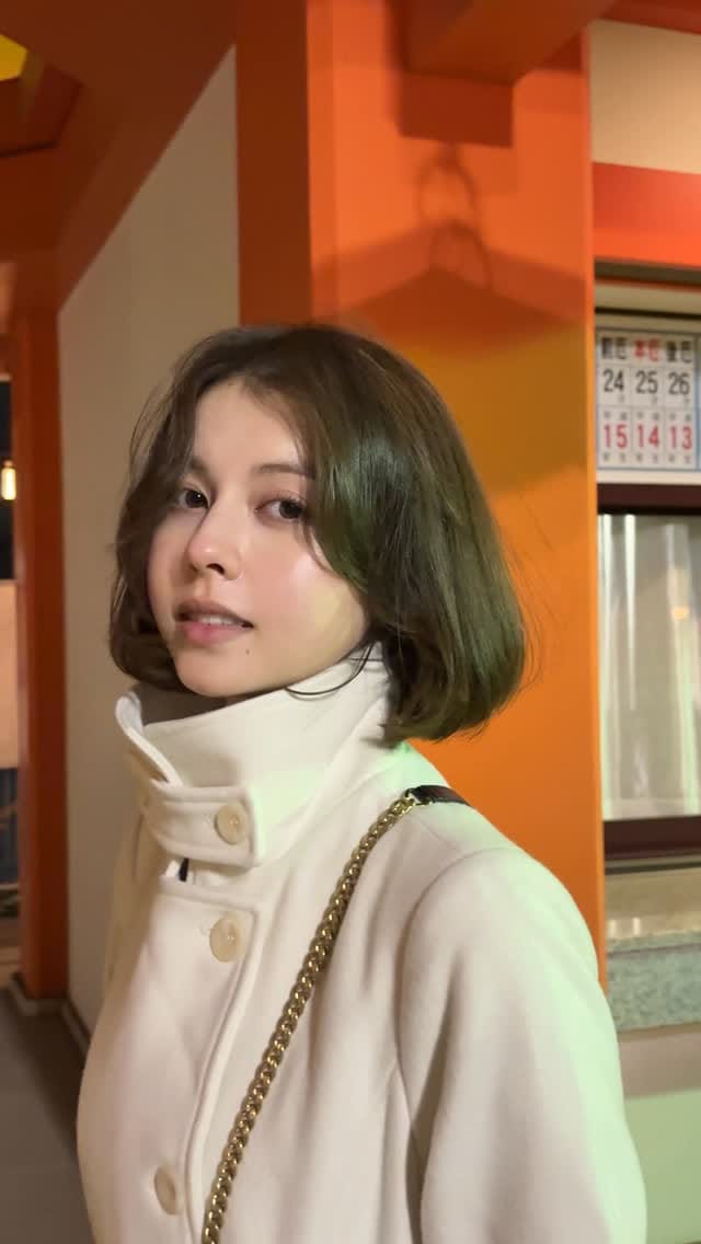 Post 6 by エレナ　Elena on Instagram (video)