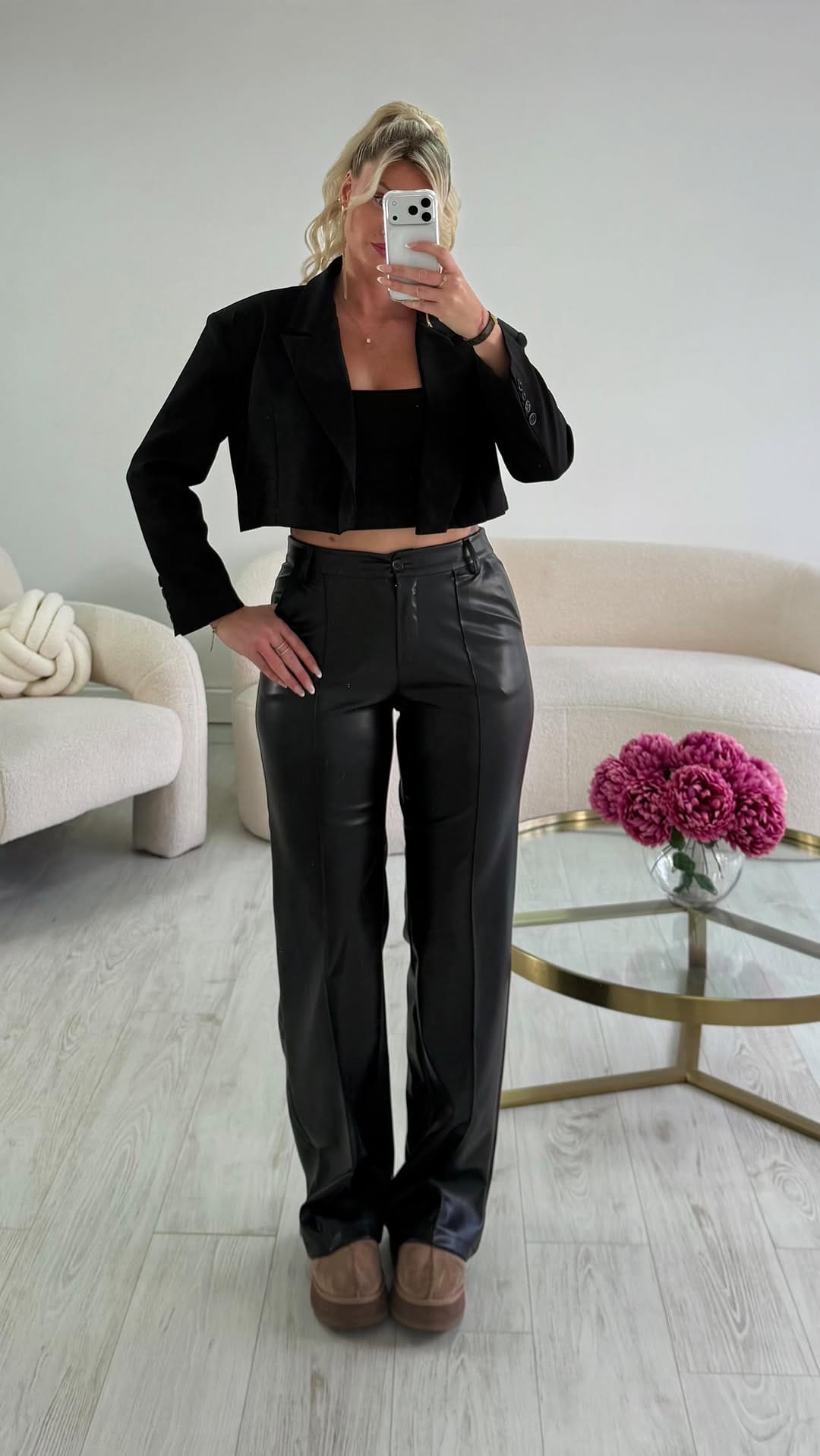 Post 1 by DRESS DÉSIRÉE on Instagram (video)