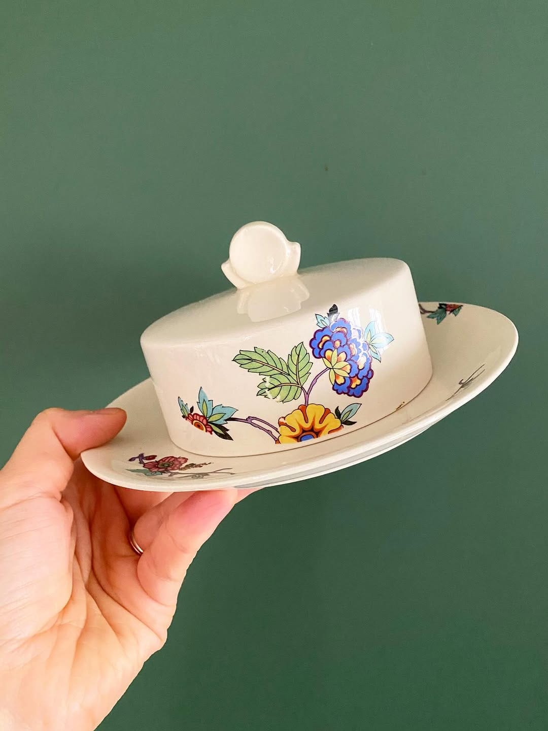 Post 8 by Assiettes anciennes on Instagram (carousel)