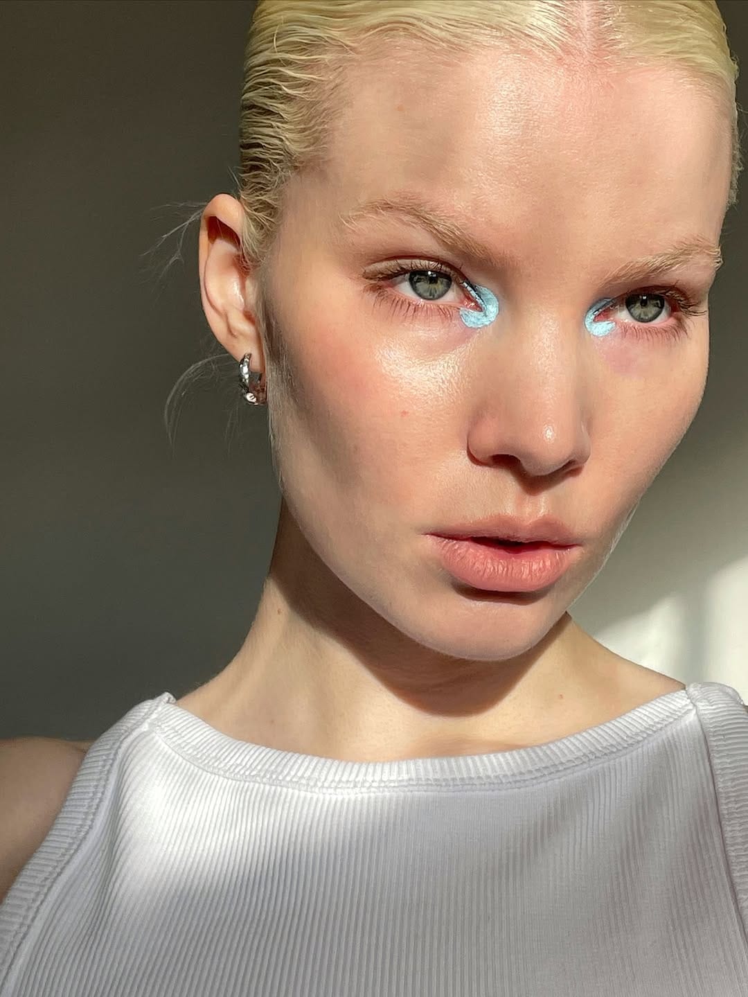 Post 4 by Anna 👽 on Instagram (carousel)