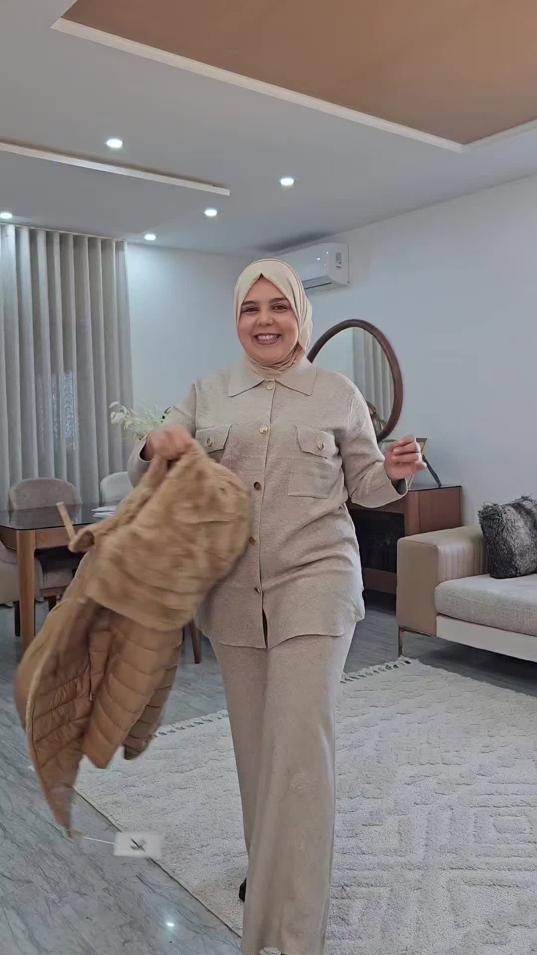 Post 6 by Être unique on Instagram (video)