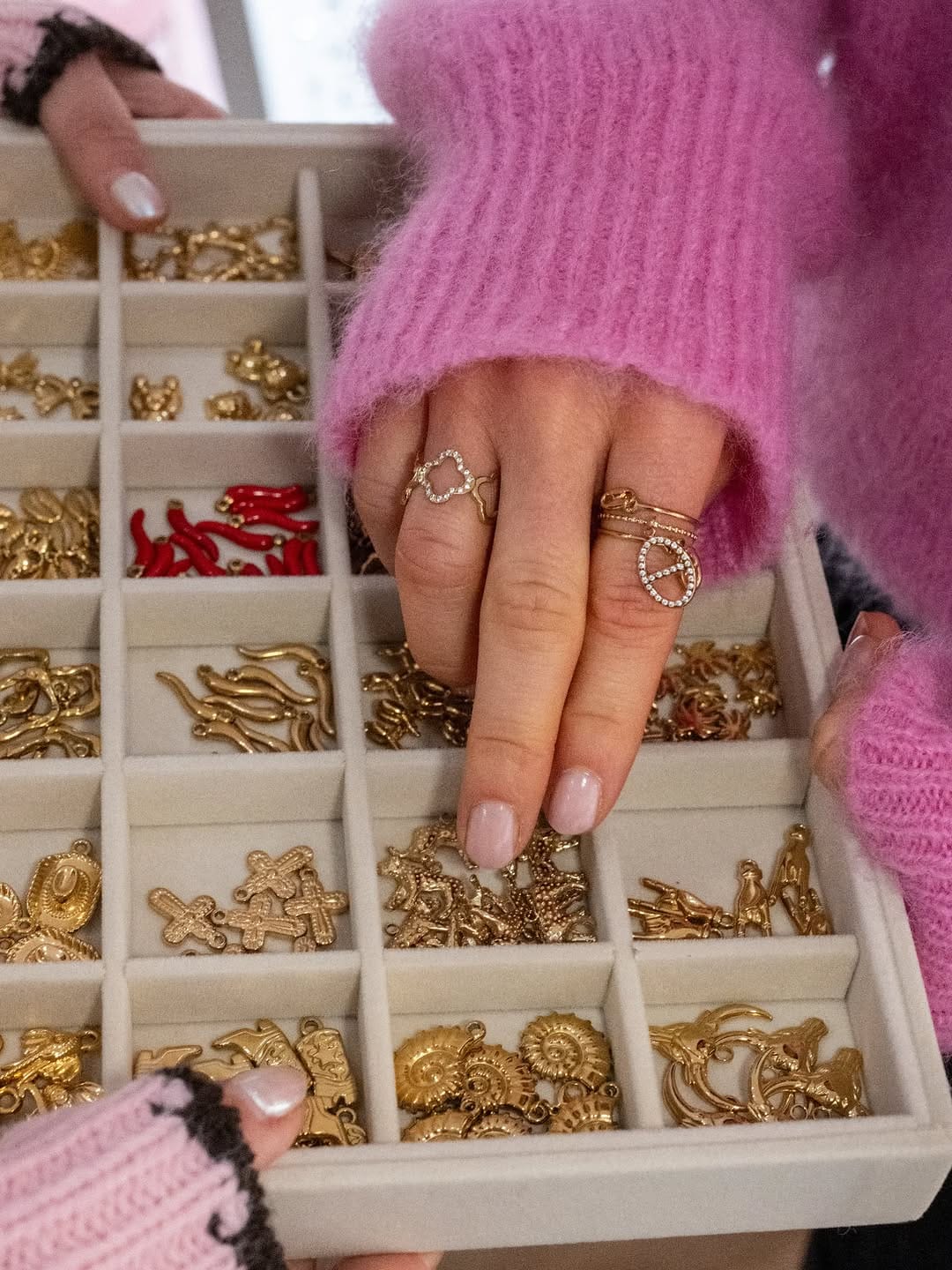 Post 7 by LauVéA Boutique - Bijoux intemporels en acier inoxydable on Instagram (image)