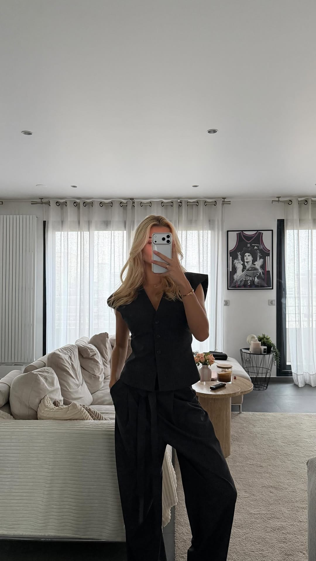 Post 7 by Lou on Instagram (video)