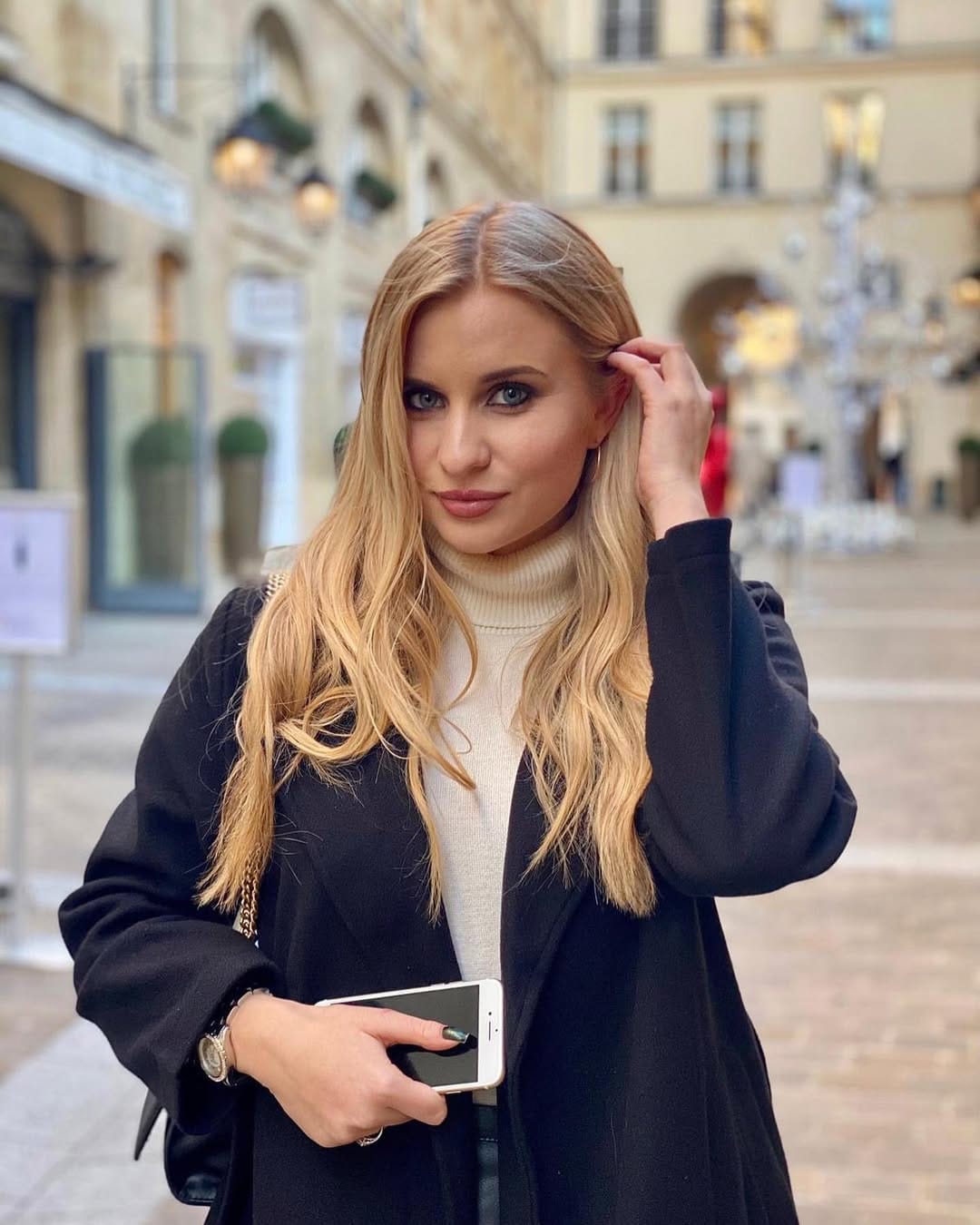 Post 6 by Olga Halik on Instagram (image)