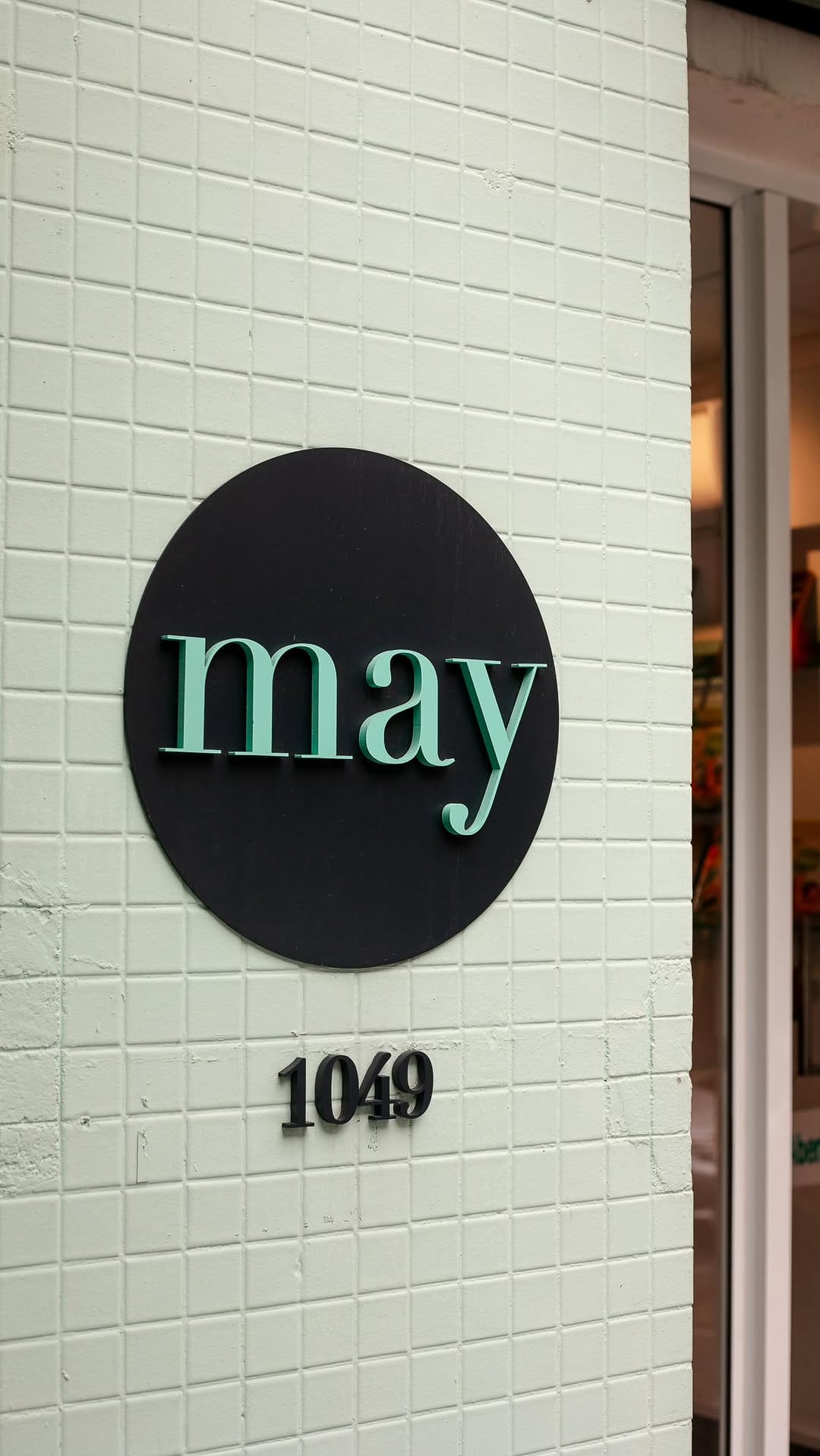 Post 4 by May Macarons on Instagram (video)