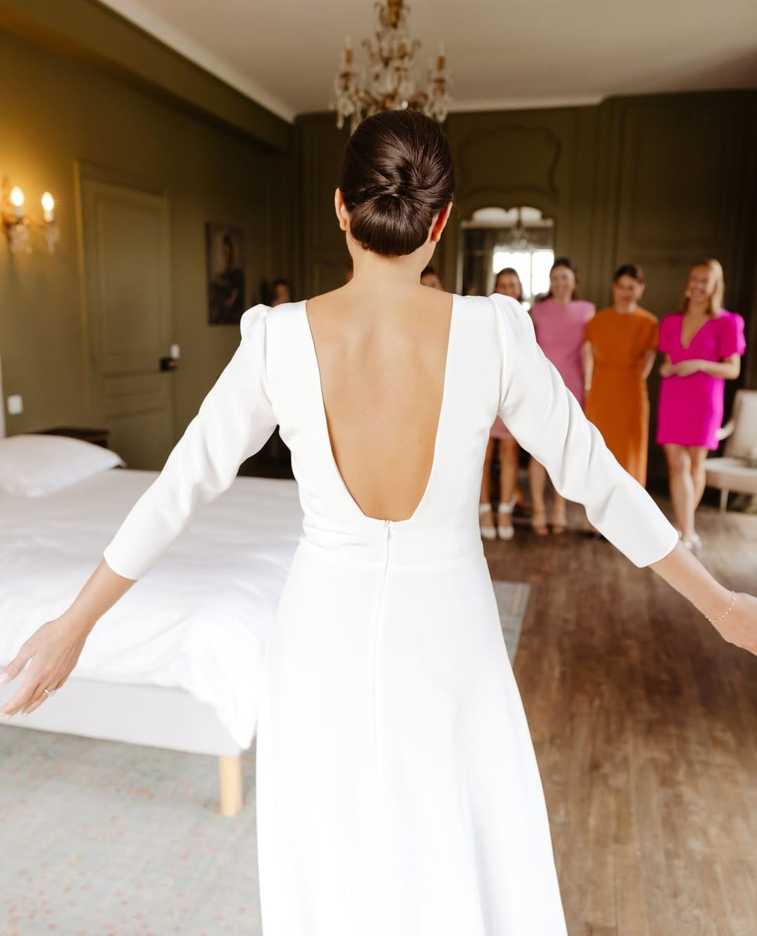 Post 5 by David Purves - Robes de mariée on Instagram (carousel)