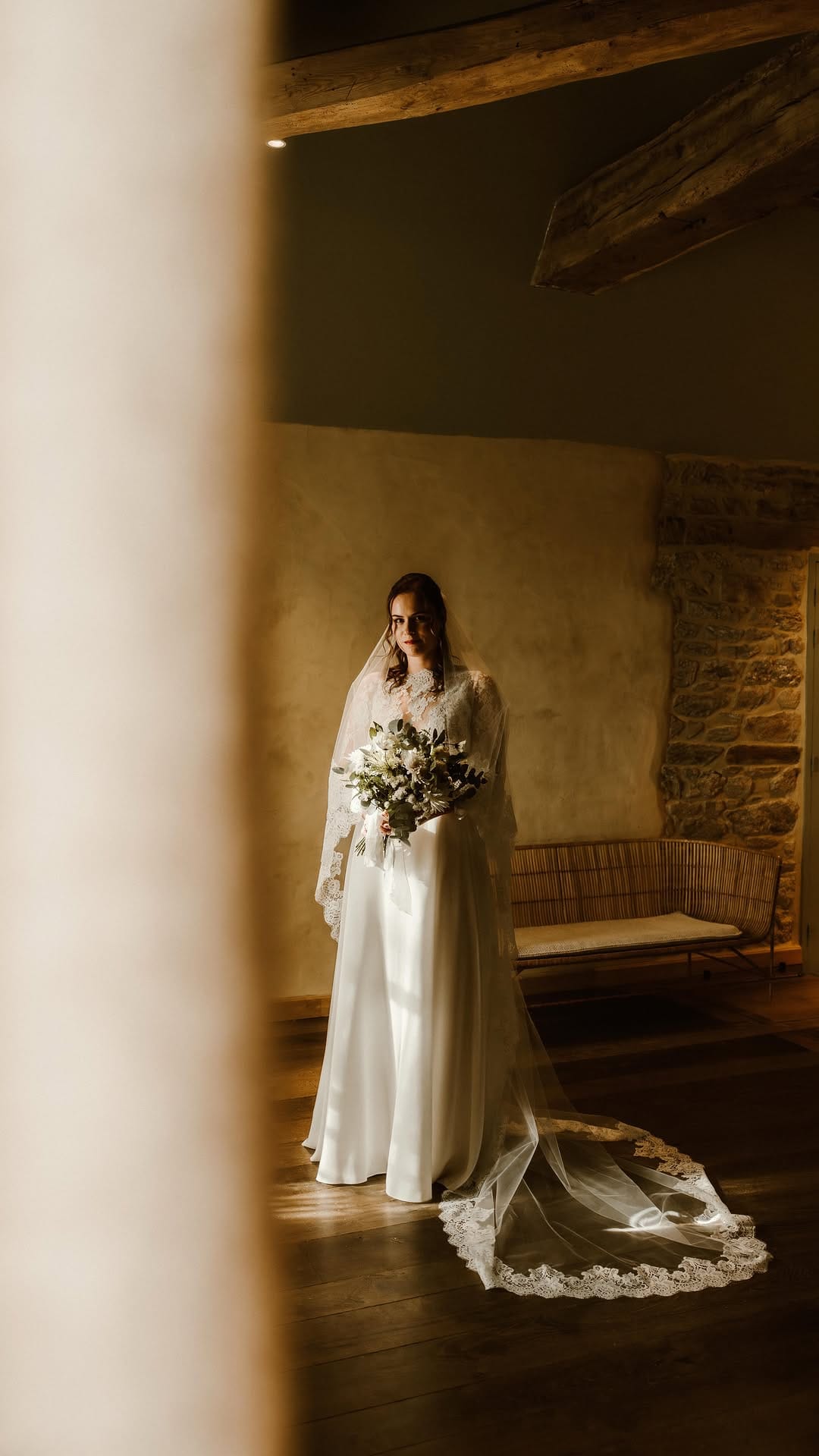Post 4 by David Purves - Robes de mariée on Instagram (video)
