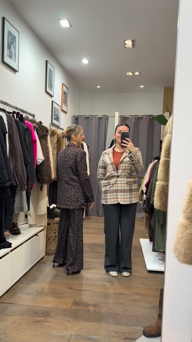 Post 2 by La Boutique Wood on Instagram (video)