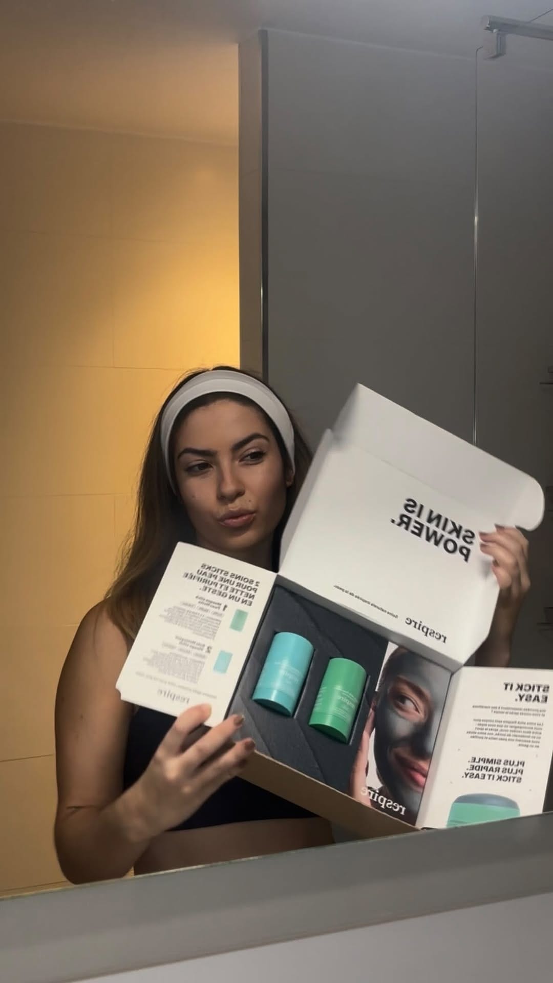 Post 8 by Léa Rose on Instagram (video)