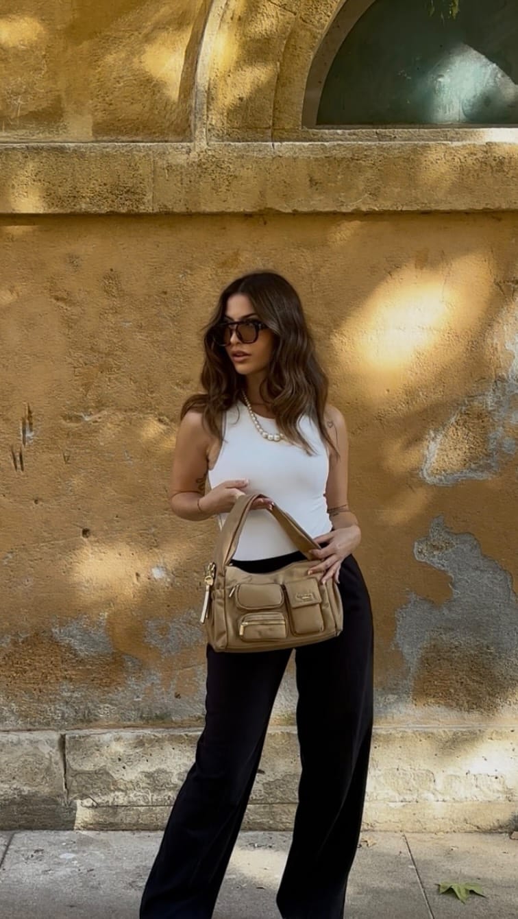 Post 9 by Léa Rose on Instagram (video)