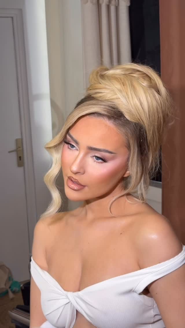 Post 1 by Makeup Artist - Hairstylist on Instagram (video)