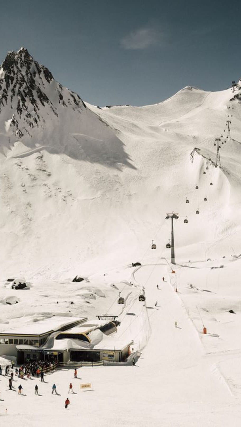 Post 5 by les Enfants Sauvages on Instagram (video)