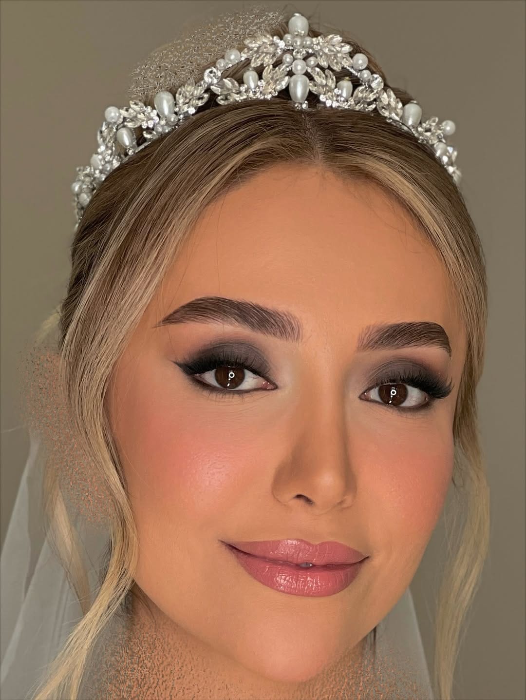 Post 6 by /پریسا بابایی/میکاپ آرتیست /میکاپ تخصصی عروس/ on Instagram (carousel)