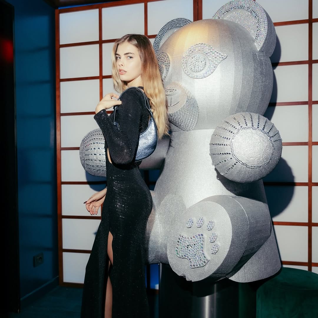 Post 6 by Ariel Himbeault on Instagram (carousel)