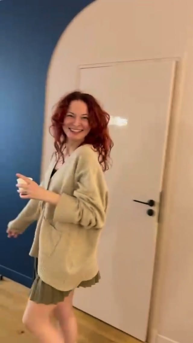 Post 4 by Emmanuelle Rodeghiero on Instagram (video)