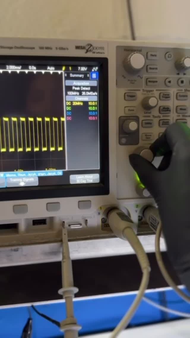 Post 5 by Valeria Luna on Instagram (video)