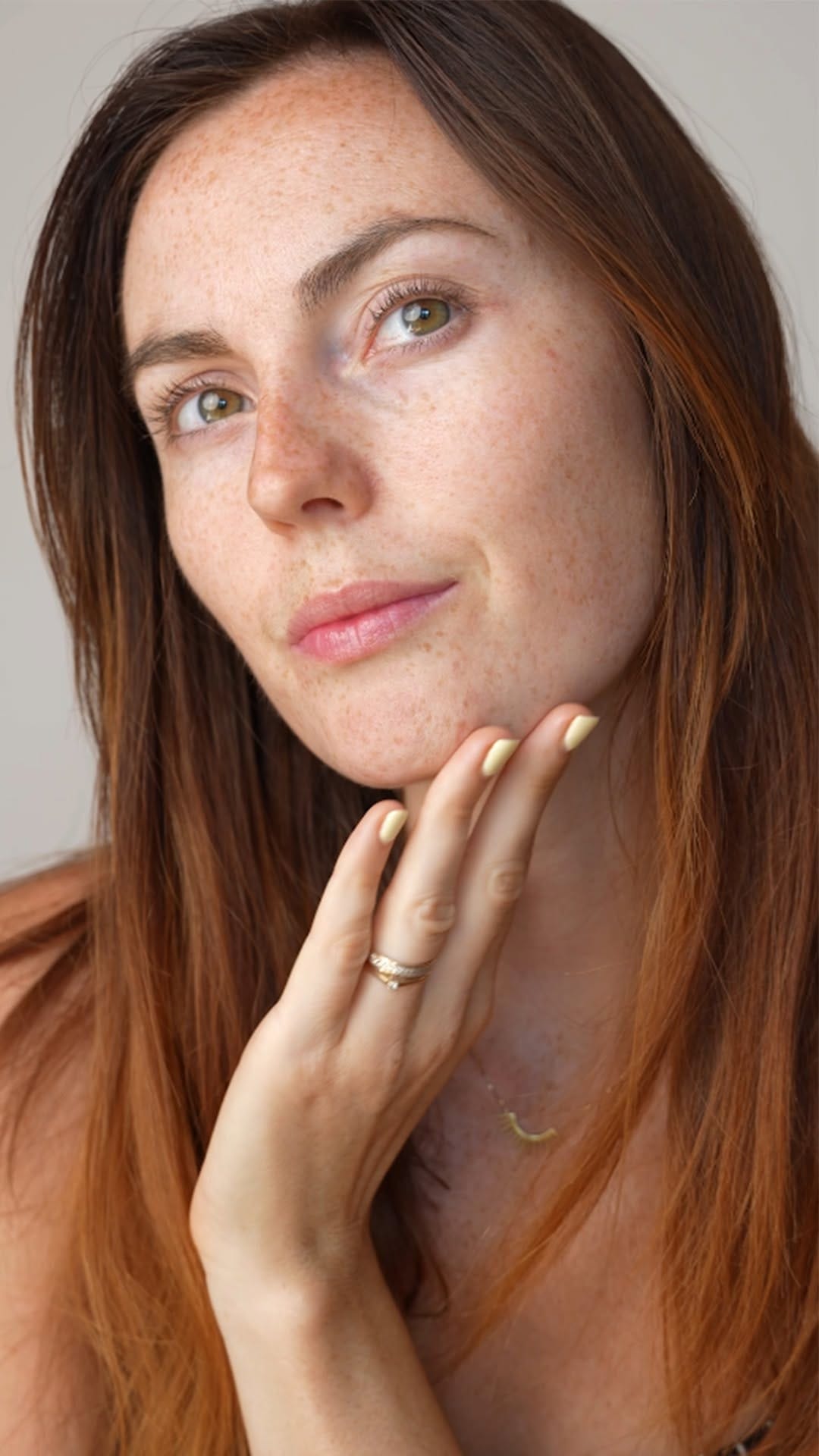Post 3 by ISISPHARMA Dermatologie on Instagram (video)