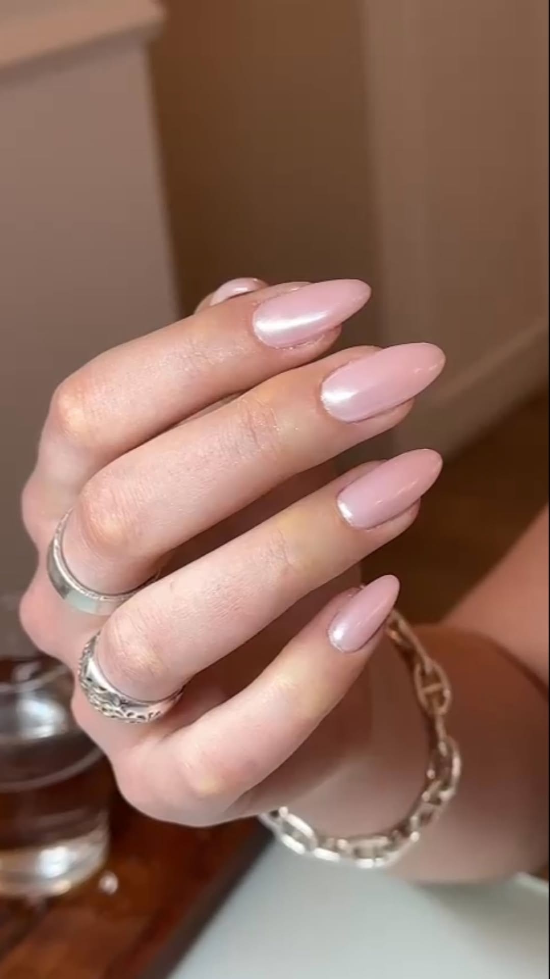 Post 10 by Institut Monceau on Instagram (video)