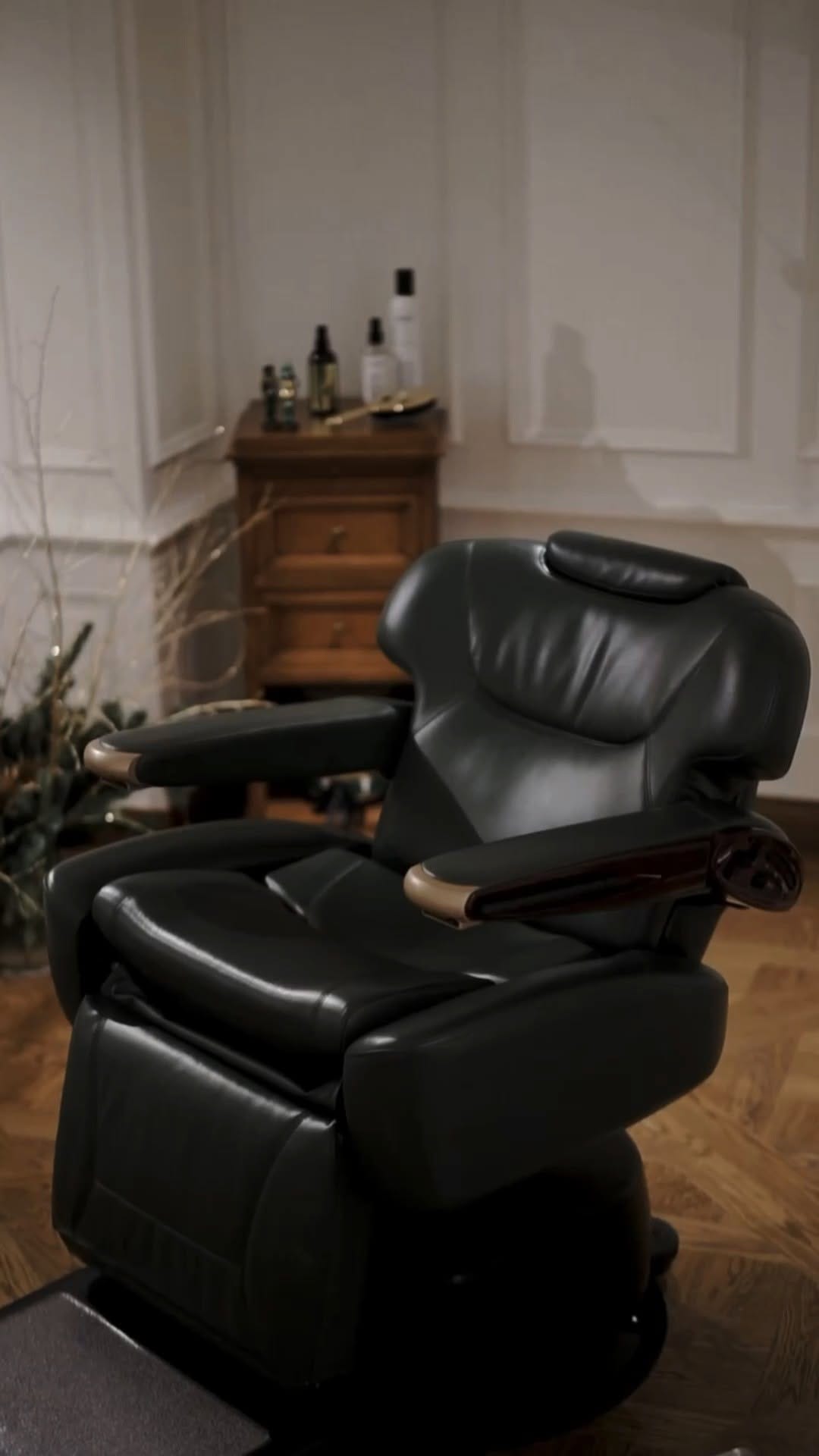 Post 3 by Balmain Hair Salon Paris on Instagram (video)