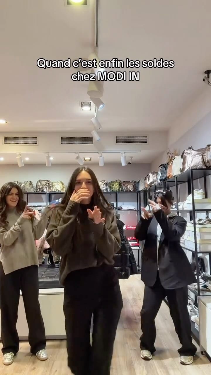 Post 7 by 𝕄𝕆𝔻𝕀 𝕀ℕ 🌸 on Instagram (video)