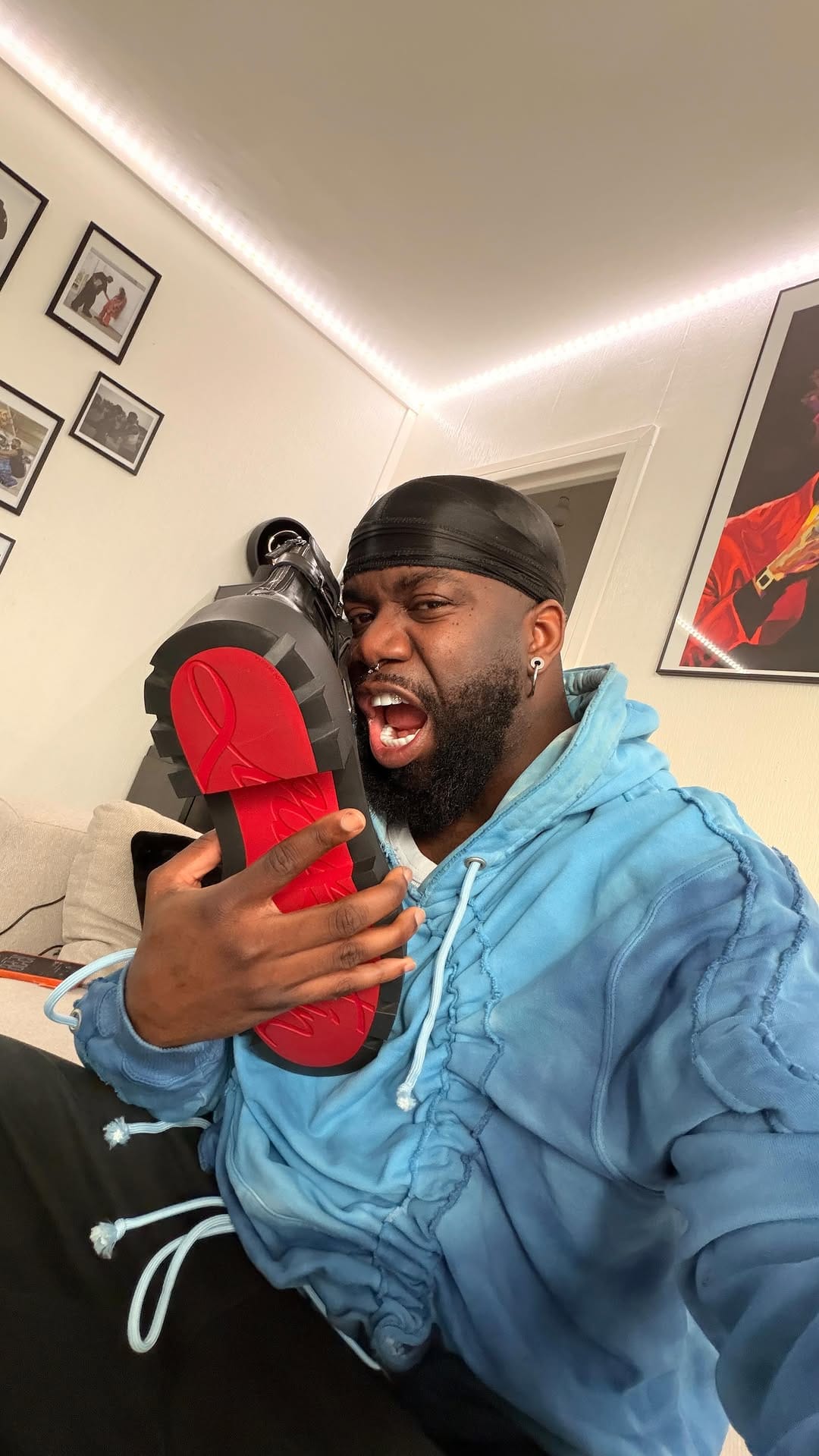 Post 4 by Isaïah Denzel on Instagram (video)