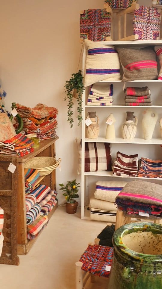 Post 10 by Les Possibles - Objets durables issus de savoir-faire précieux on Instagram (video)