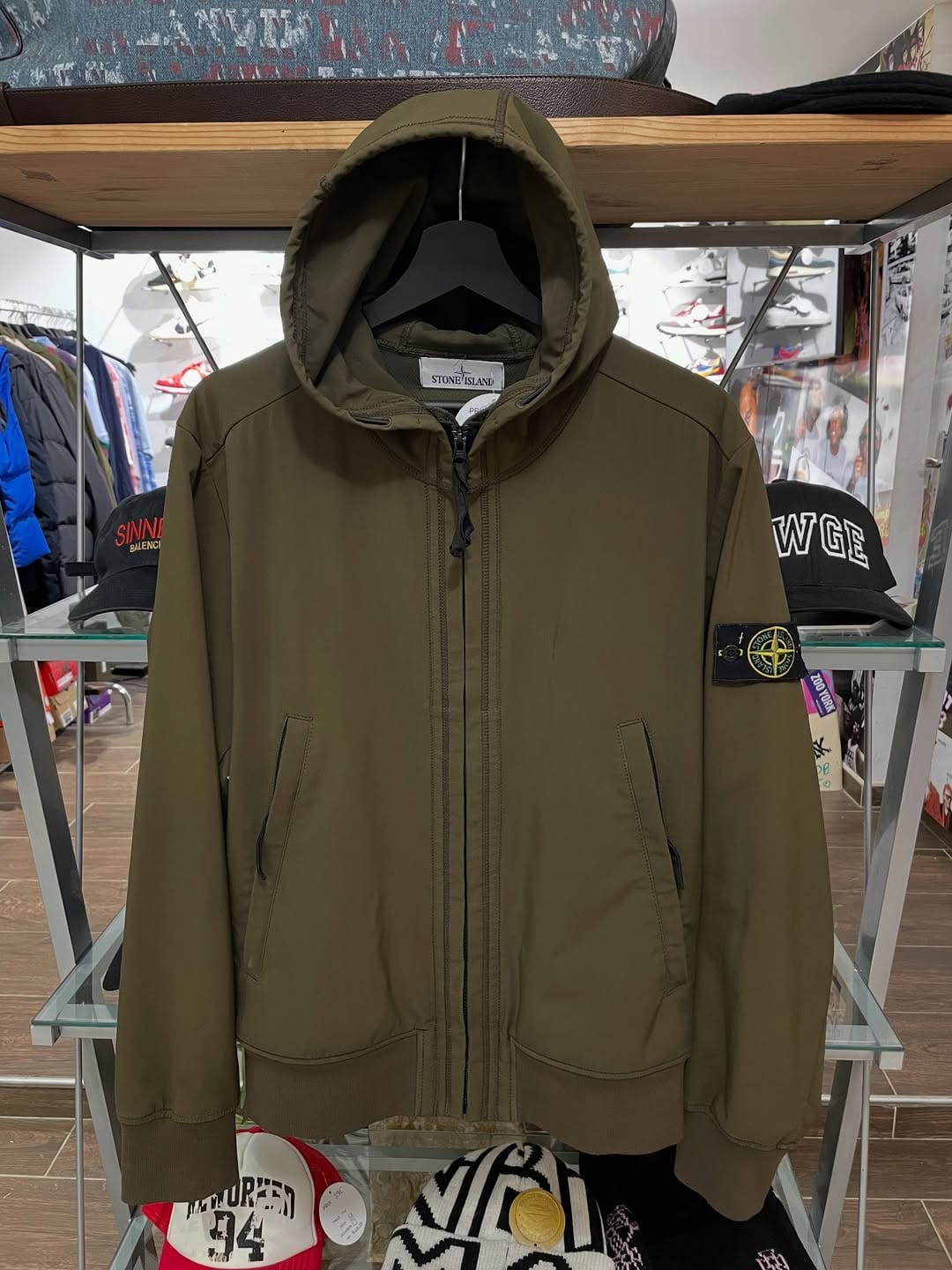 Post 4 by Les Pieces Vintage Store on Instagram (carousel)