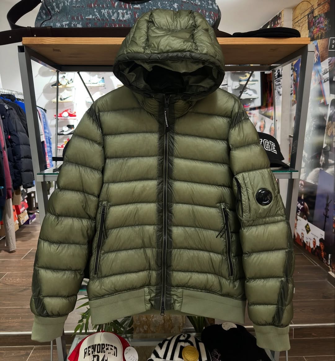 Post 5 by Les Pieces Vintage Store on Instagram (carousel)