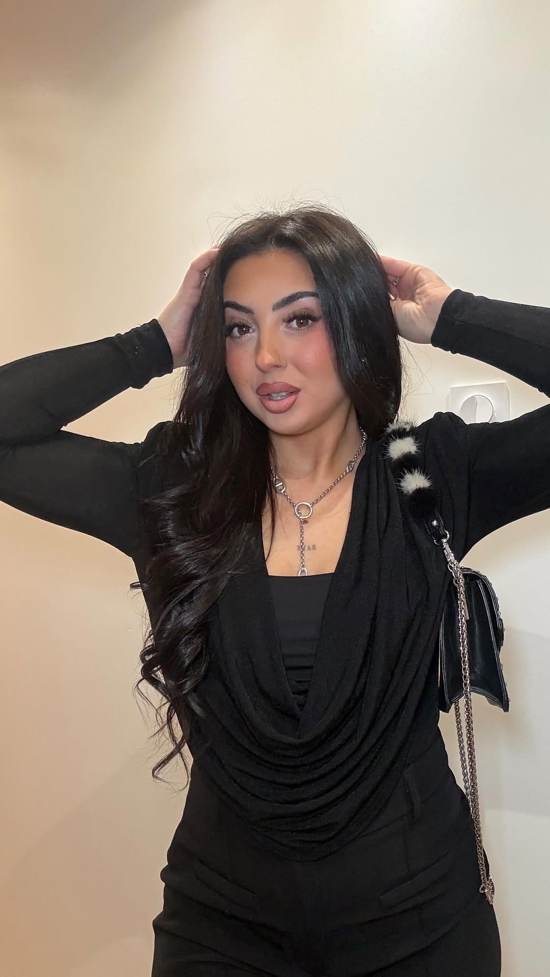 Post 1 by Cassiecosmetics 🍒 on Instagram (video)
