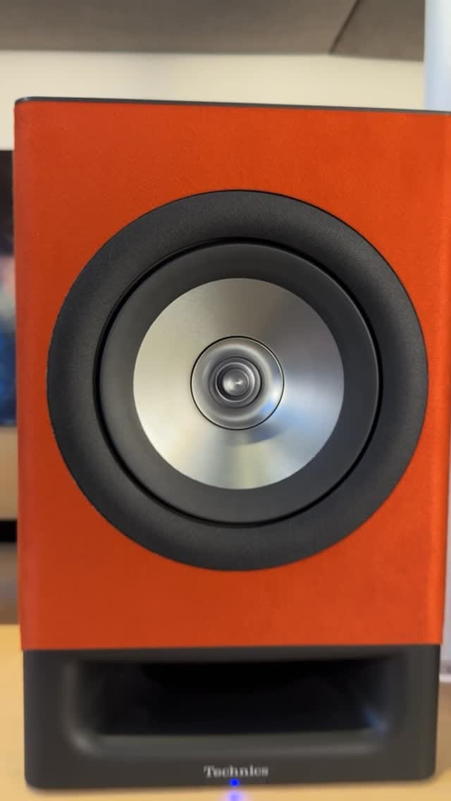 Post 2 by RetroFutur on Instagram (video)