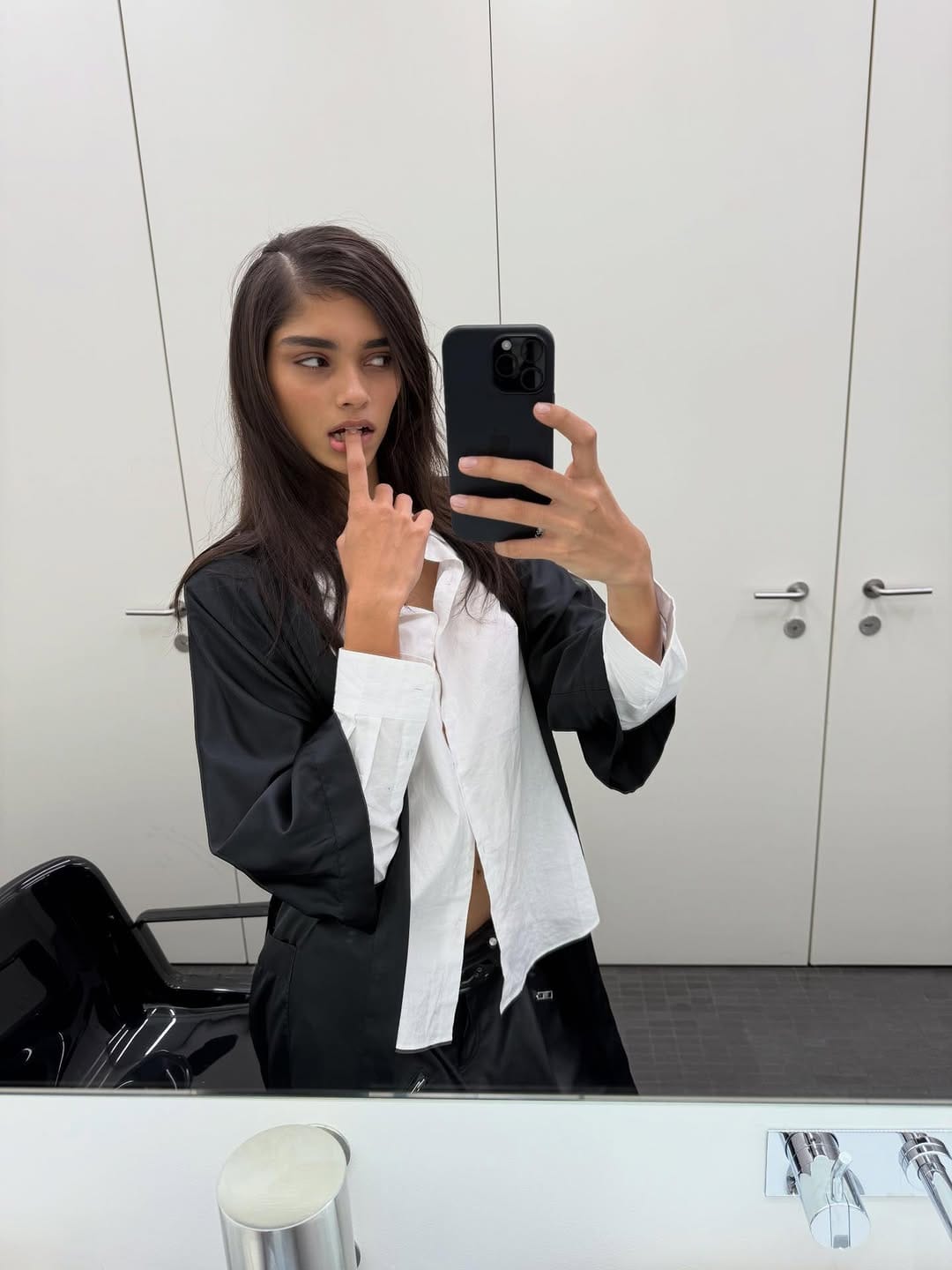 Post 7 by Elina Gunawardena 🇱🇰 on Instagram (carousel)