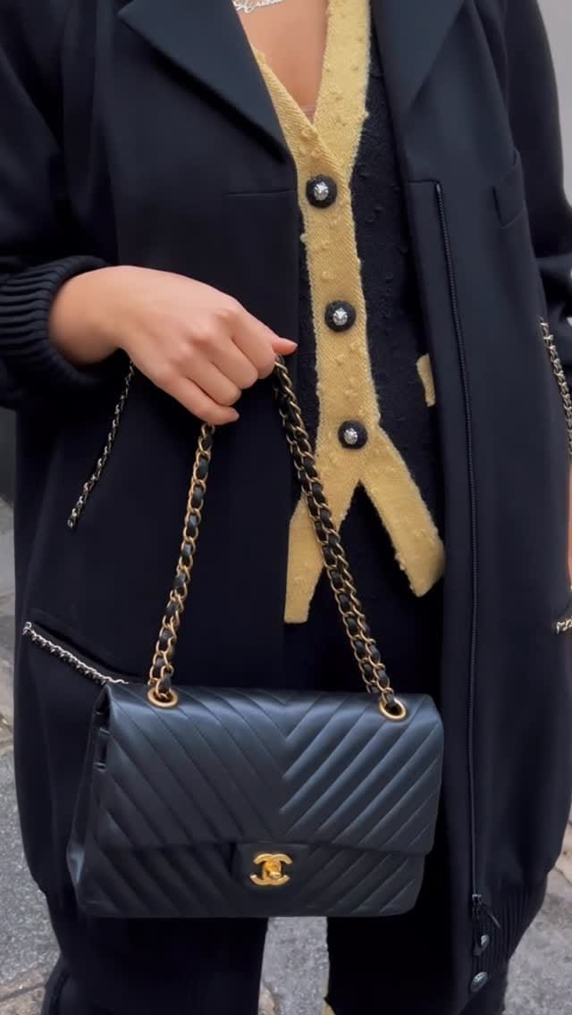 Post 4 by 𝐕𝐚𝐥𝐨𝐢𝐬 𝐕𝐢𝐧𝐭𝐚𝐠𝐞 𝐏𝐚𝐫𝐢𝐬 on Instagram (video)
