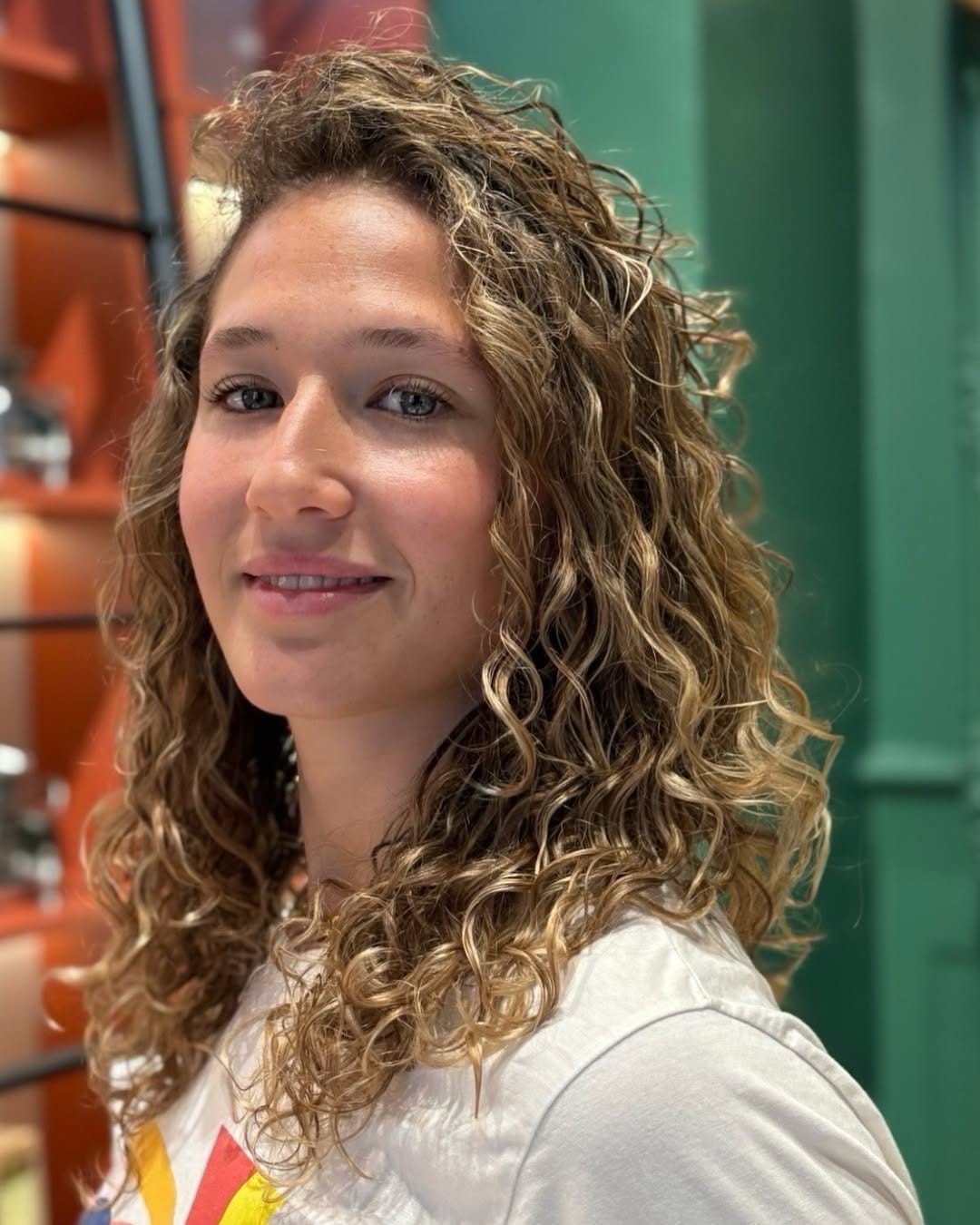 Post 10 by Salon de coiffure & boutique végétale et naturelle on Instagram (carousel)