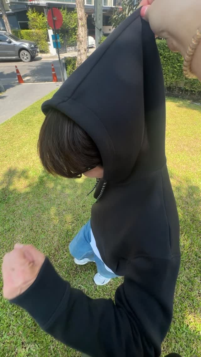 Post 6 by LEK JESSADA on Instagram (video)