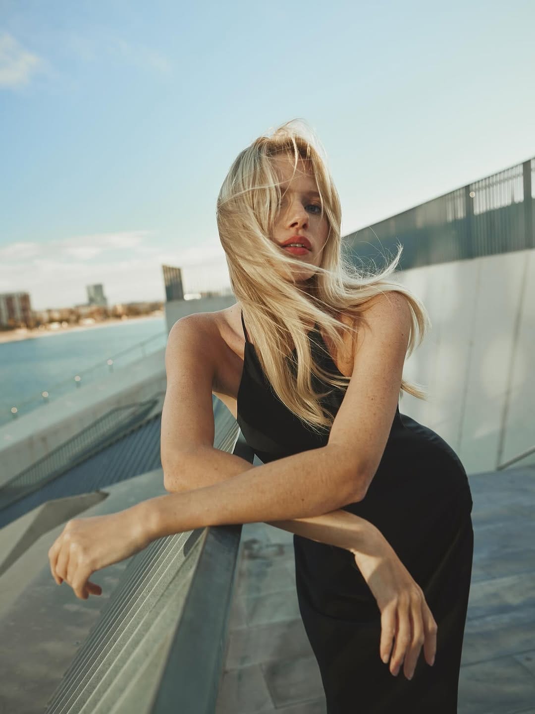 Post 9 by ROOS on Instagram (carousel)