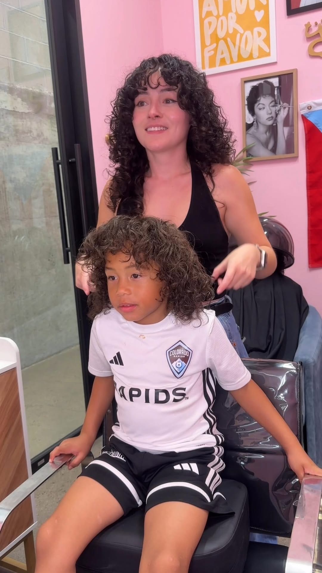 Post 5 by 𝓕𝓻𝓪𝓷𝓬𝓮𝓼 • Curls & Beauty on Instagram (video)