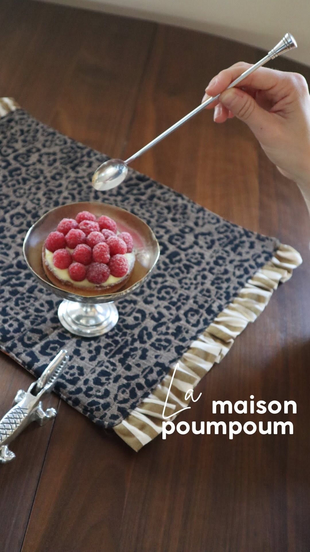 Post 9 by Maisonpoumpoum - Accessoires cousus en France on Instagram (video)