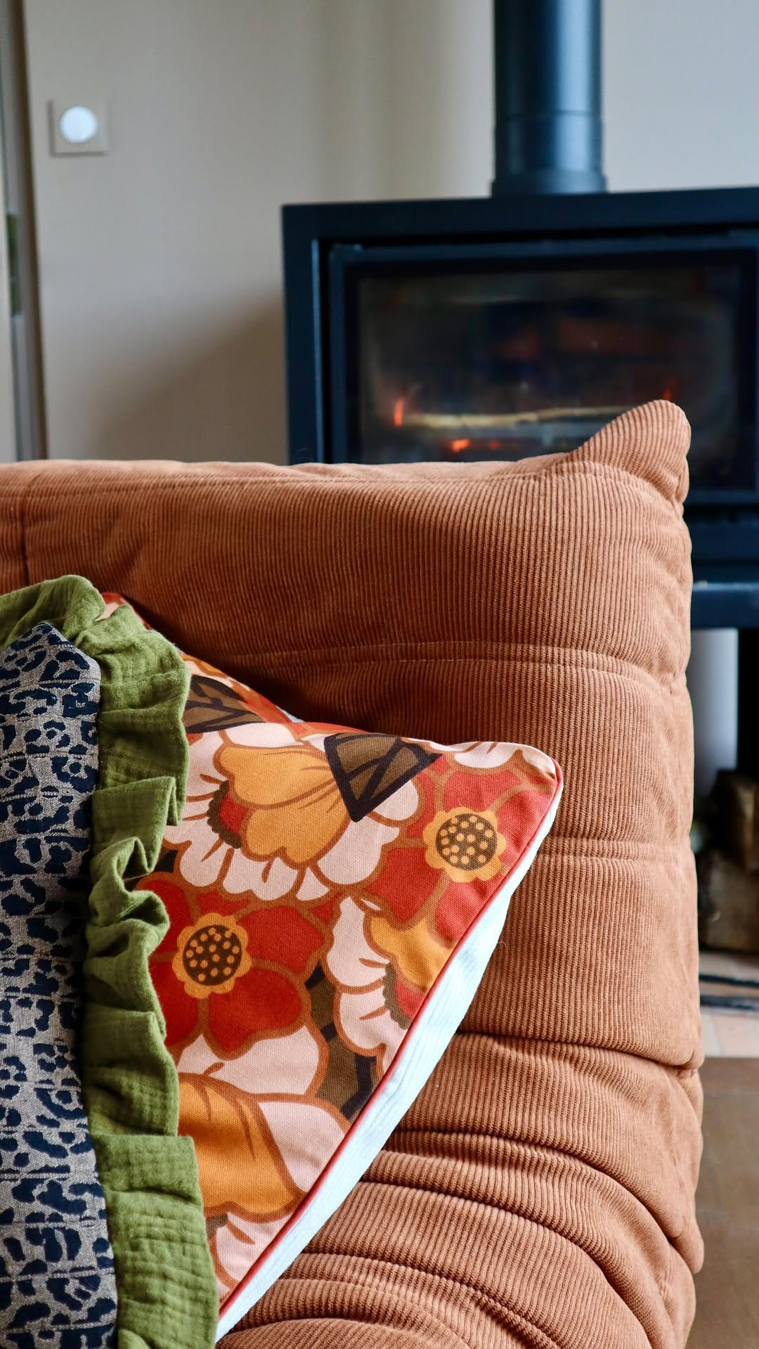 Post 3 by Maisonpoumpoum - Accessoires cousus en France on Instagram (video)
