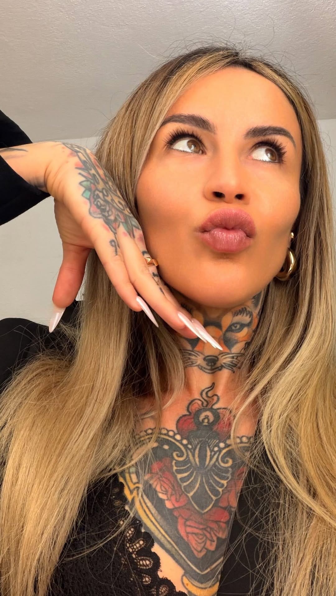 Post 5 by Cirinna Sissi on Instagram (video)