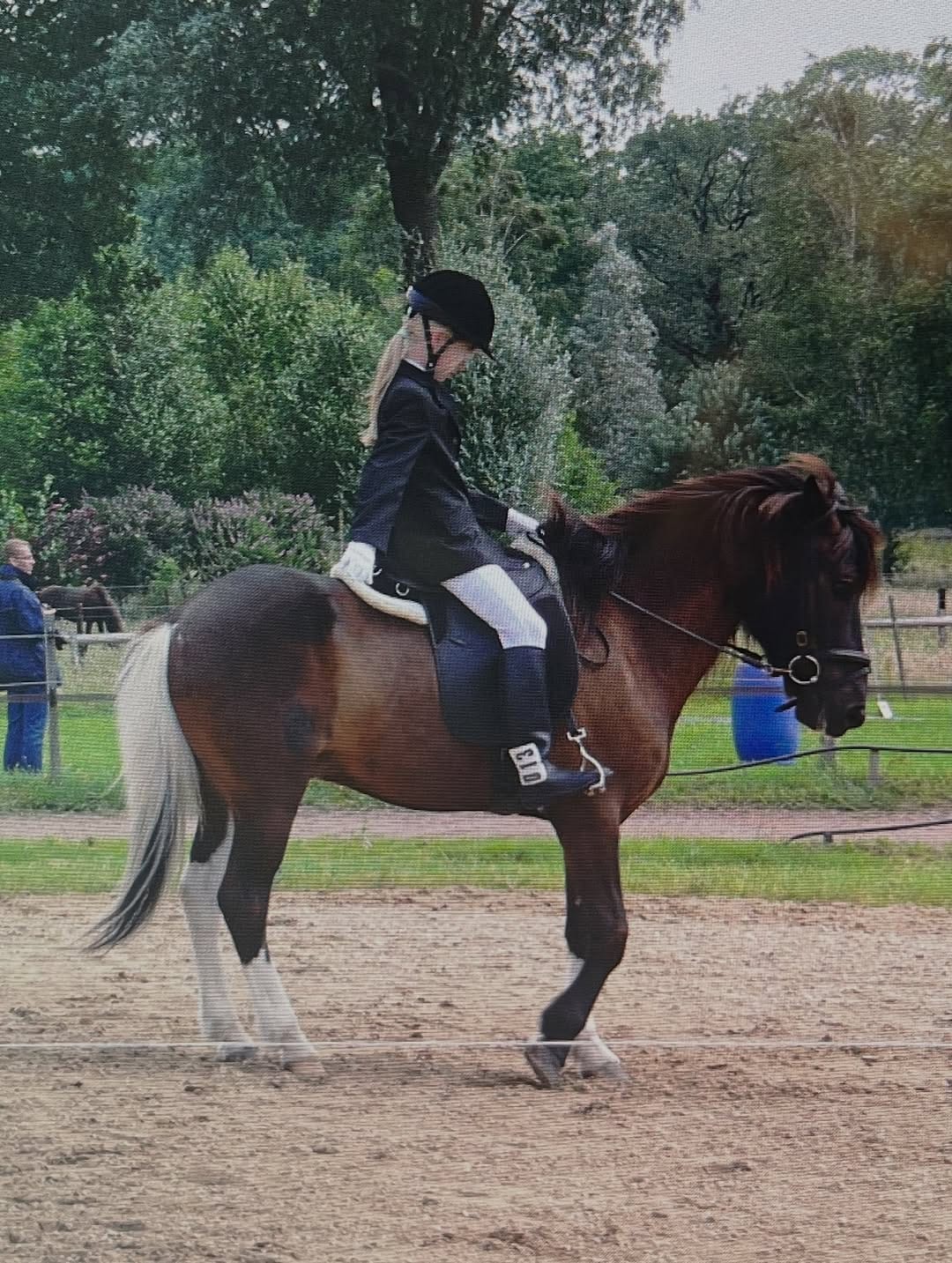 Post 6 by Iris van 't Hof on Instagram (carousel)