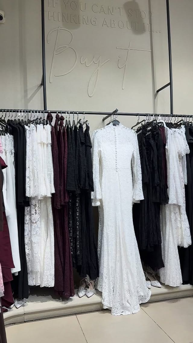 Post 9 by Lü glam on Instagram (video)