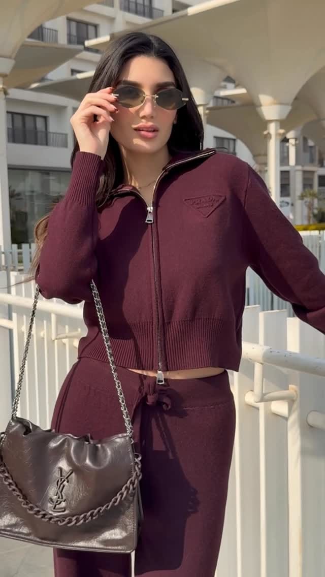 Post 3 by Lü glam on Instagram (video)